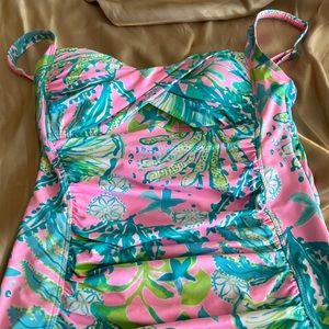 Lilly Pulitzer Flamenco tankini swim top size 4. Adjustable straps